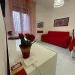 아파트 Wh - Dolce - Bilocale - 5 Minuti Dal Centro - Parcheggio Gratuito - Wifi 산레모