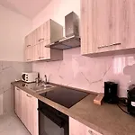 아파트 Wh - Dolce - Bilocale - 5 Minuti Dal Centro - Parcheggio Gratuito - Wifi *