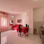 아파트 Wh - Dolce - Bilocale - 5 Minuti Dal Centro - Parcheggio Gratuito - Wifi *